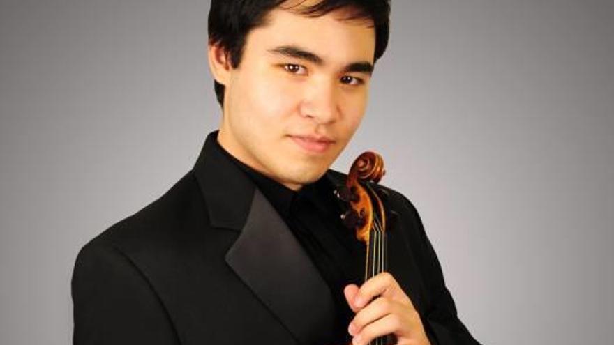 El violinista Eric Silberger y el pianista Kwan-Yi, hoy en el Principal