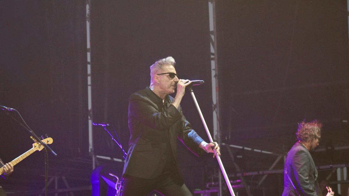 Vídeo | Loquillo convierte Badajoz en una celebración del rock sin pausas