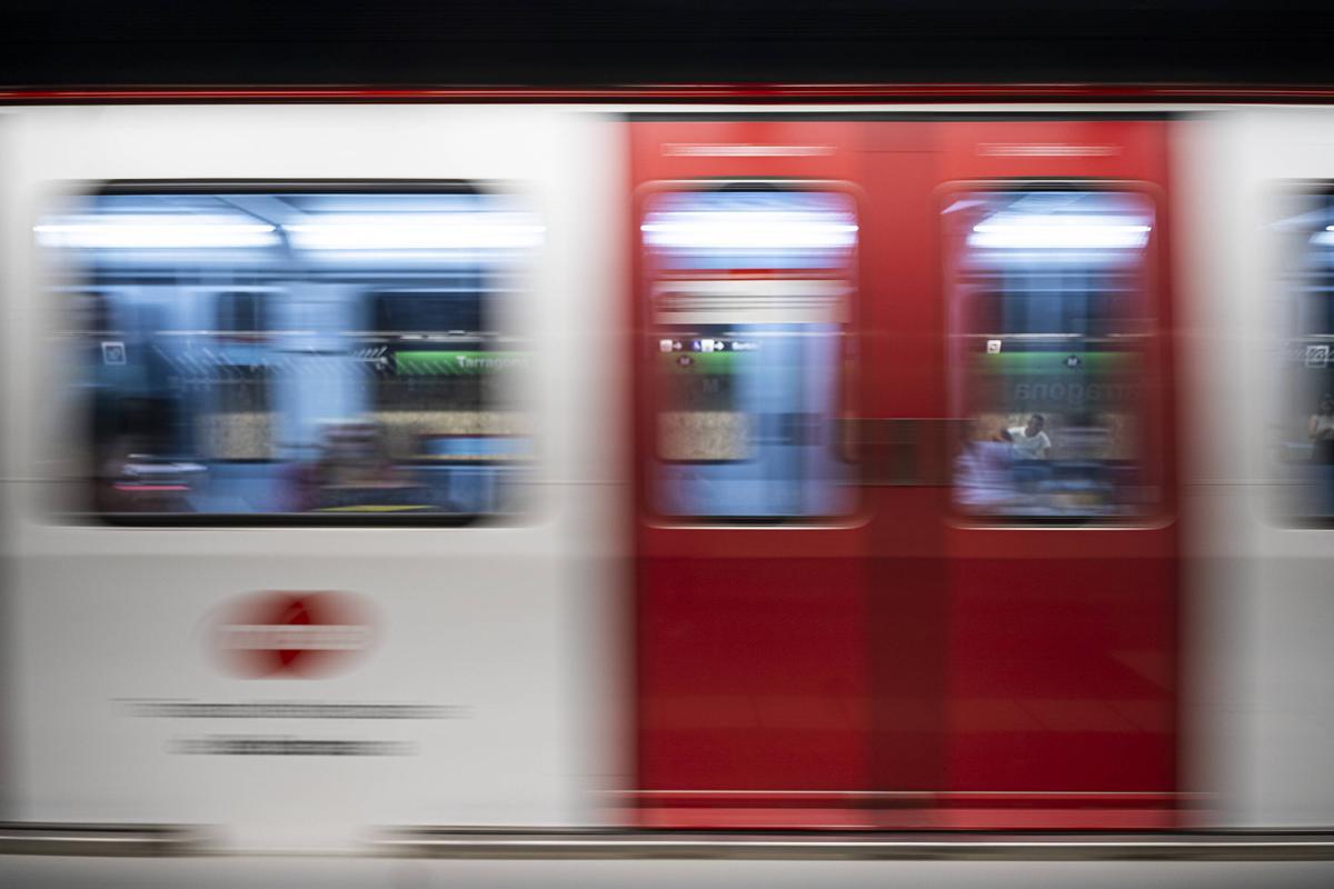 Viaje de jubilación del último tren de la serie 2000 que circulaba por la L3 del metro de Barcelona