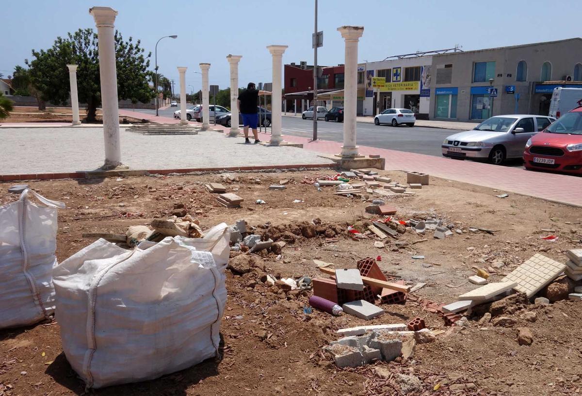 Aspecto de las obras abandonadas antes de que el recinto fuera vallado