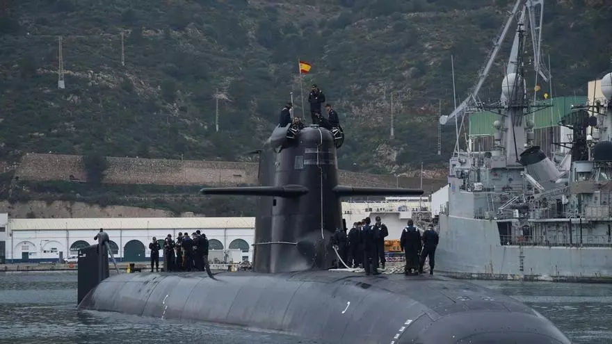 El submarino Isaac Peral, la última «joya» de la Armada, llega a Galicia