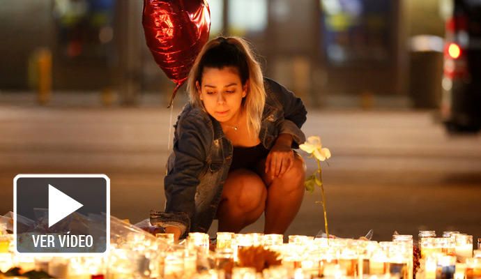 Multitudinaria concentración en Barcelona en protesta por las cargas del 1-O