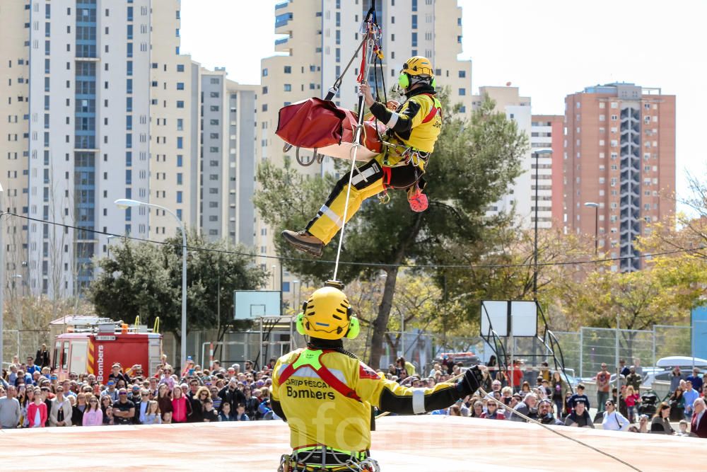 Exhibición de los bomberos en Benidorm