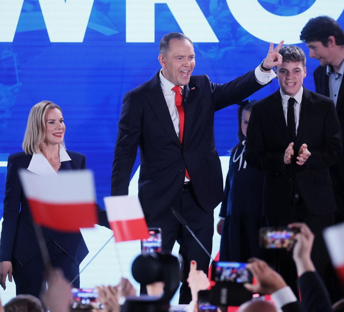 L’ultranacionalista Nawrocki guanya a Polònia i posa Tusk contra les cordes L’ultranacionalista Nawrocki guanya a Polònia i posa Tusk contra les cordes