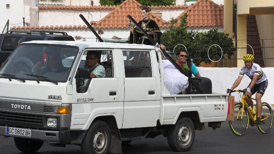 San Nicolás viaja en guagua