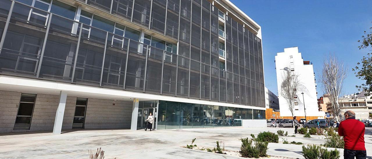 Fachada principal de la sede judicial, en la plaza de Sa Graduada de Eivissa. | J. A. RIERA