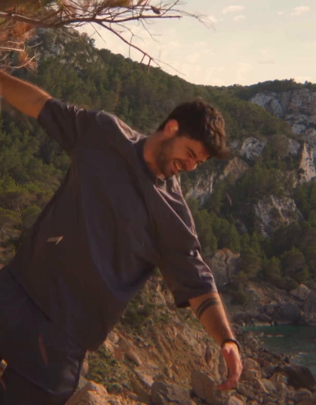 Juanjele protagoniza su nuevo videoclip con la canción 'No ho semblava'.