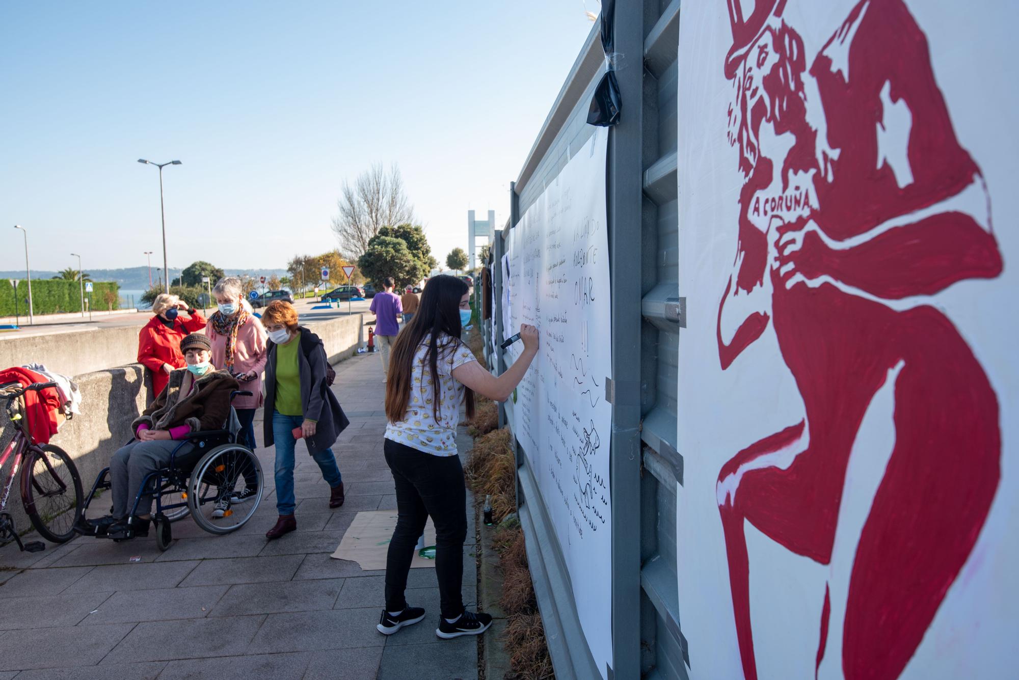 Grafitis reivindicativos en los terrenos de Maestranza