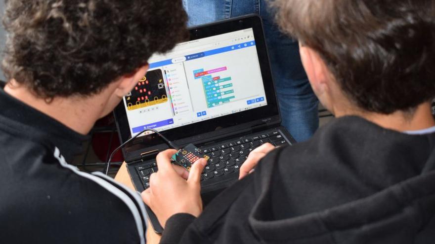 Alumnado do IES de Soutomaior achégase á programación informática