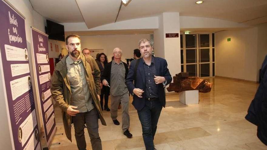 Por la izquierda, José Manuel Zapico y Unai Sordo, dirigiéndose a la asamblea de delegados de CC OO, ayer, en la Casa de Cultura.