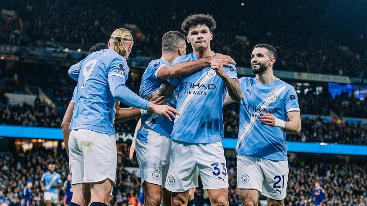 El Manchester City no pierde las esperanzas de arrebatar el liderato al Arsenal