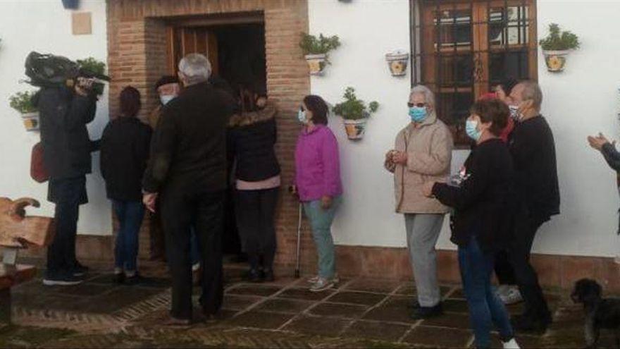 Un poble de Màlaga canvia els llums de Nadal per pernils