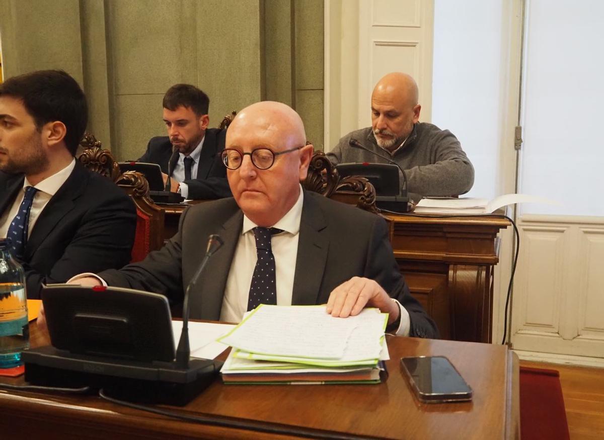 Diego Salinas y Gonzalo López Petrel, en un Pleno del Ayuntamiento de Cartagena.