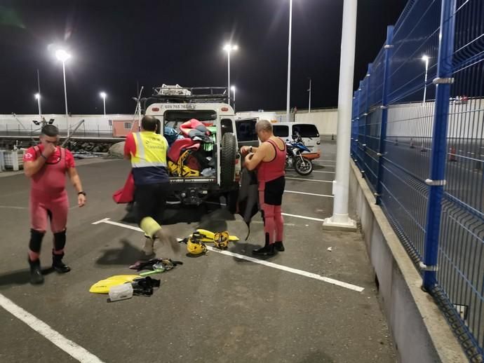 Búsqueda de un hombre en la playa de Guayedra