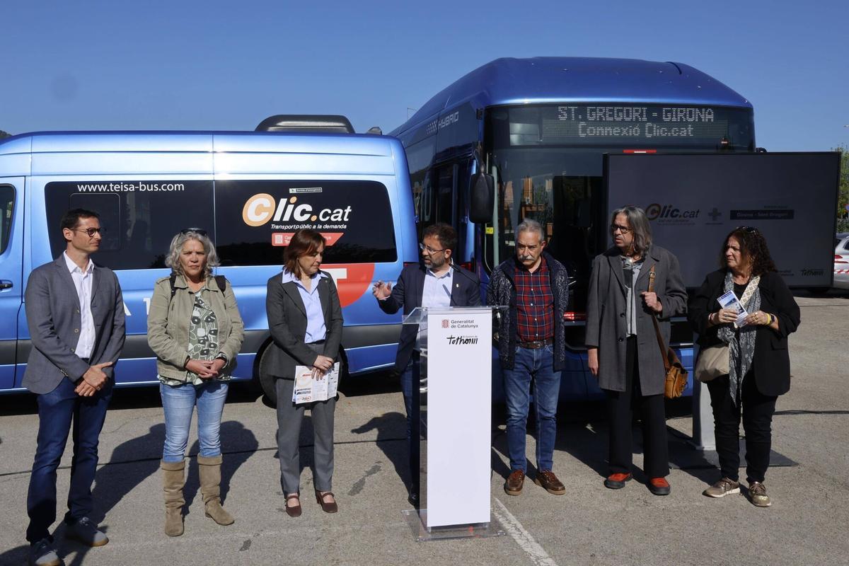 La consellera Paneque presenta la nova oferta de la linia d'autobus entre Girona, Sant Gregori i la Vall de Llemena.
