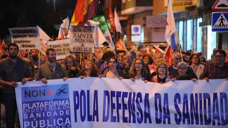 La manifestación celebrada contra la supresión del área sanitaria do Salnés. // Iñaki Abella