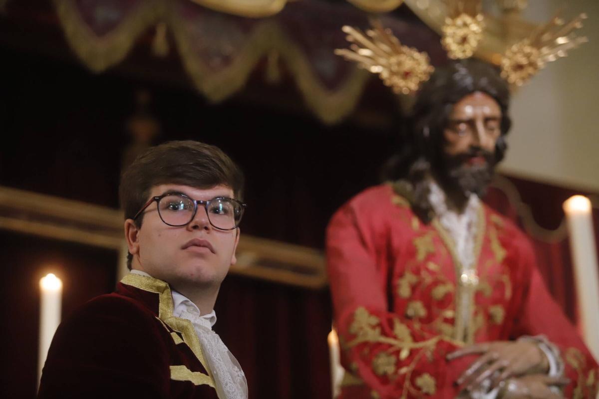 Devoción, besapiés y besamanos en el primer viernes de marzo en Córdoba, que ya huele a Semana Santa