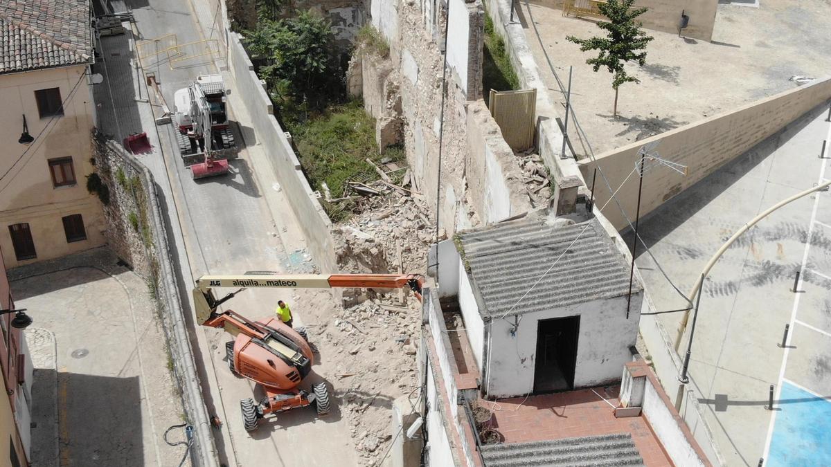 Obras de demolición en el barrio de la Vila.