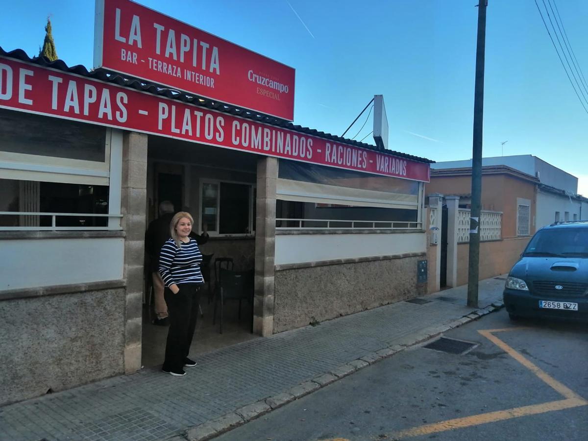 Andrea, encargada del bar La Tapita, en Son Cladera.