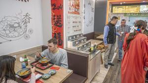 Els estrangers de segona generació escalen posicions al mercat laboral