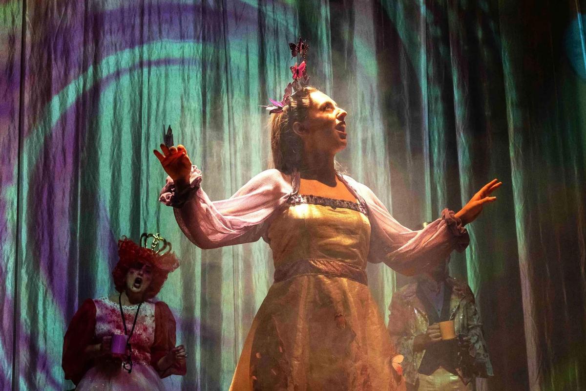 Una versión libre de «Alicia en el país de las maravillas»