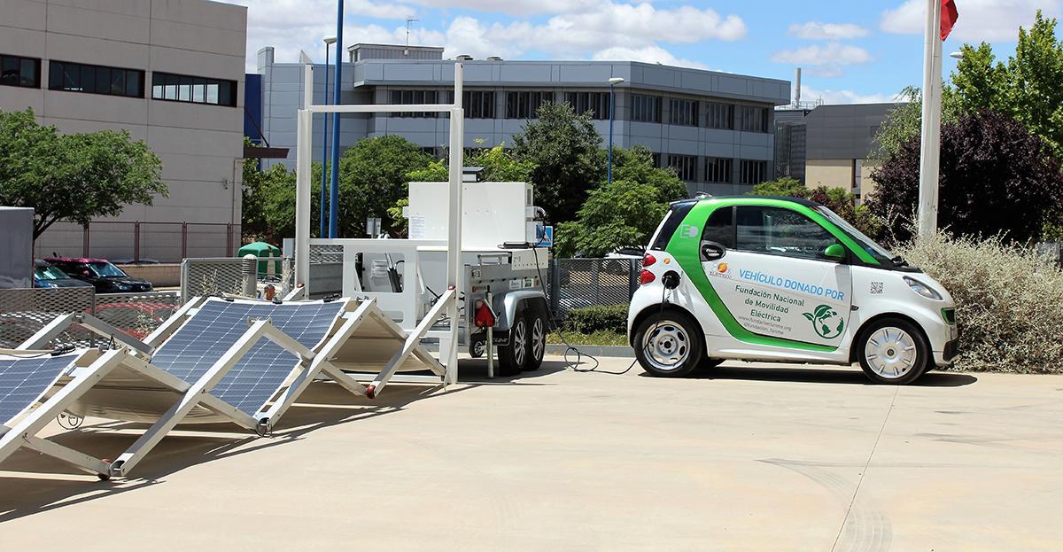 Polar Green Tow recargando un coche eléctrico