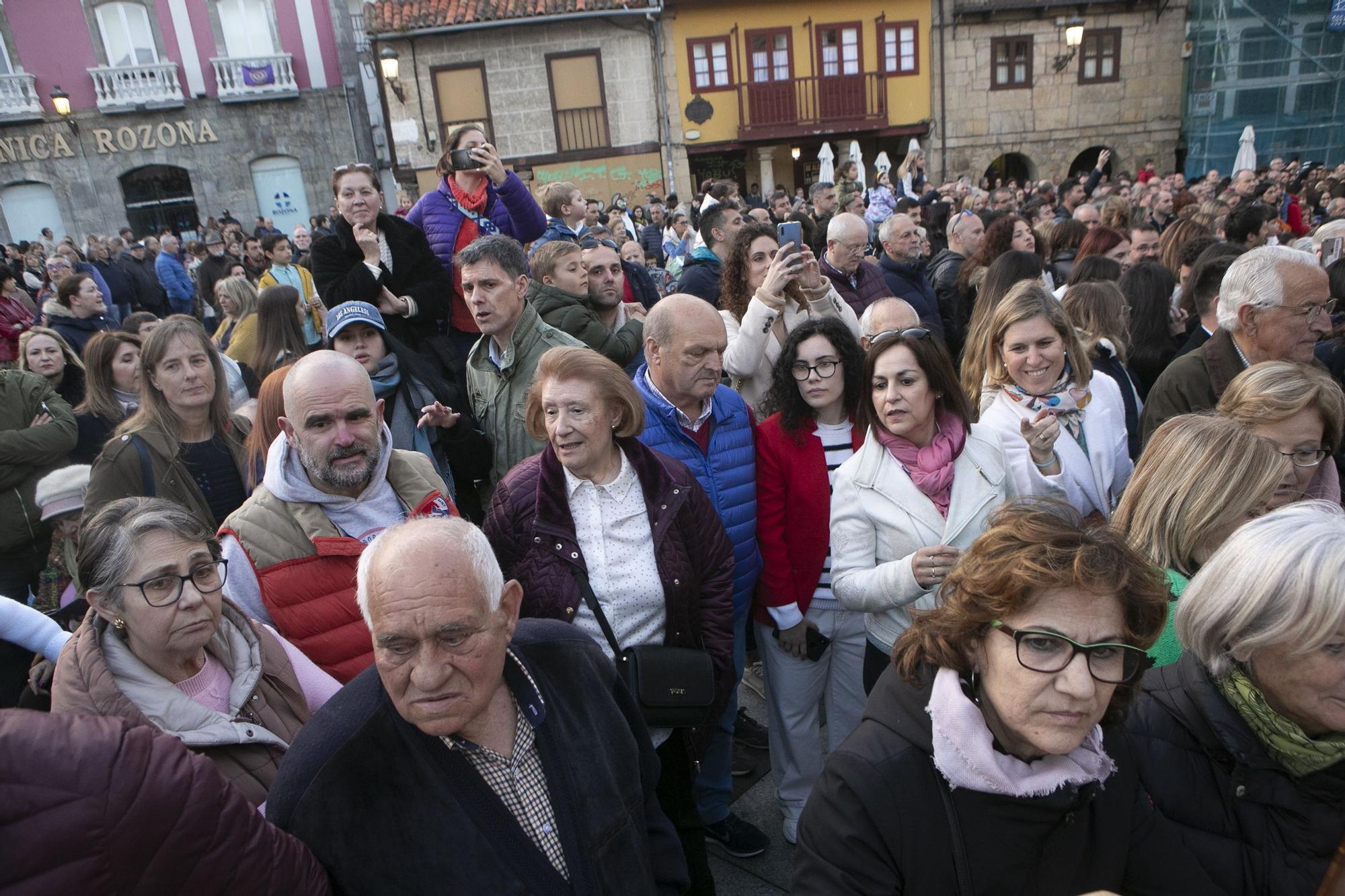 Jueves Santo en Avilés: Procesión del Silencio con los "sanjuaninos"