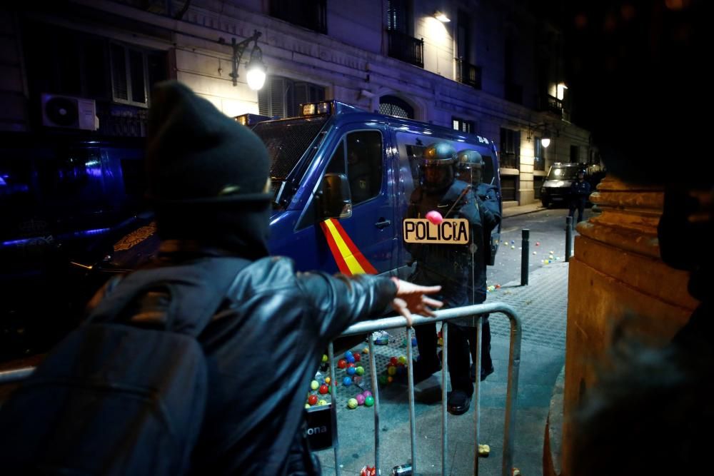 Protesta frente a la Jefatura de Vía Laietana