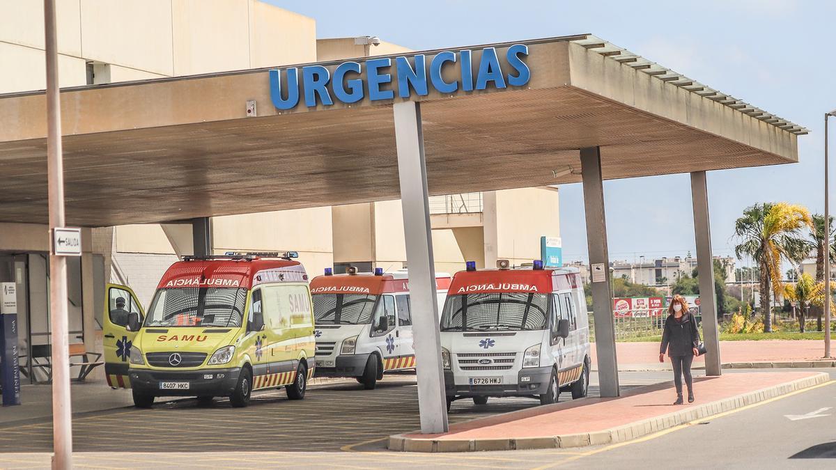 Imagen de la puerta de Urgencias del Hospital Universitario de Torrevieja