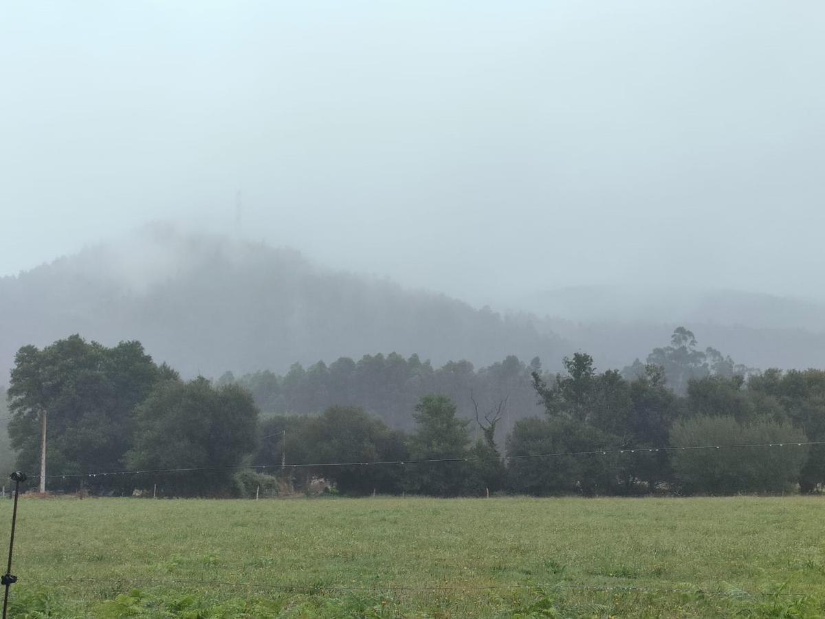 Lluvia sobre las montañas de A Mariña esta tarde