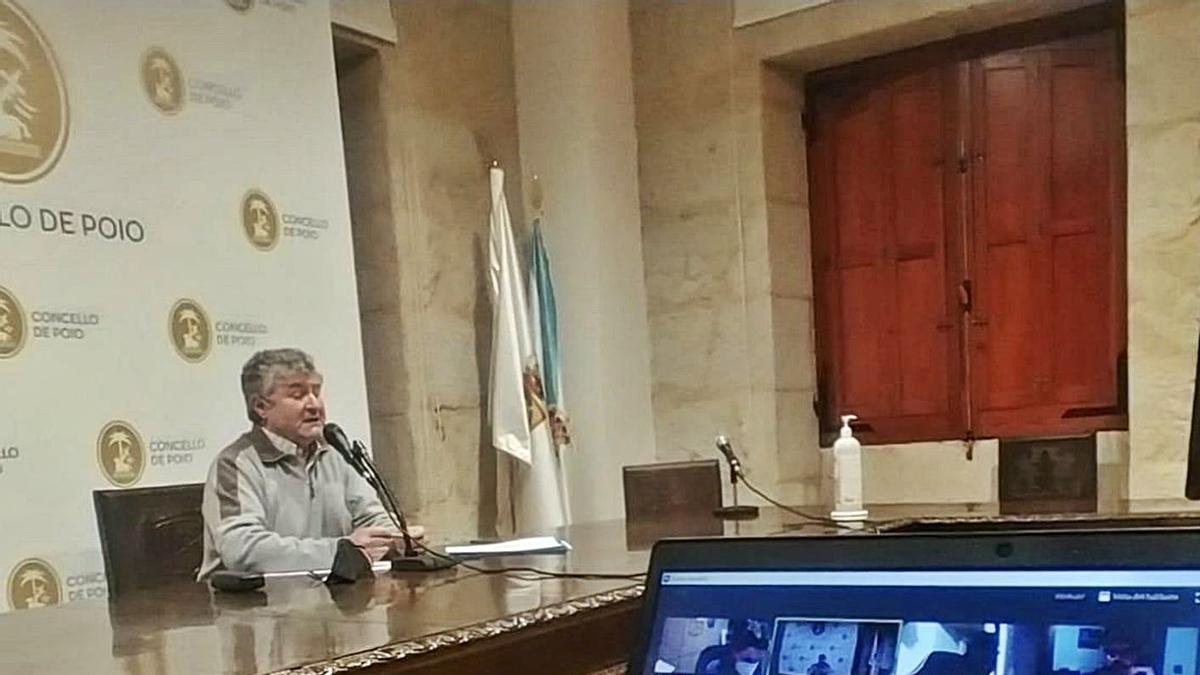 El concejal Xulio Barreiro en la reunión telemática con los representantes de las asociaciones. |   // R.V.