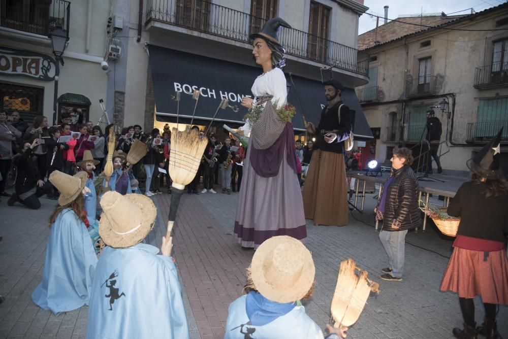 Sallent estrena de la geganta bruixa