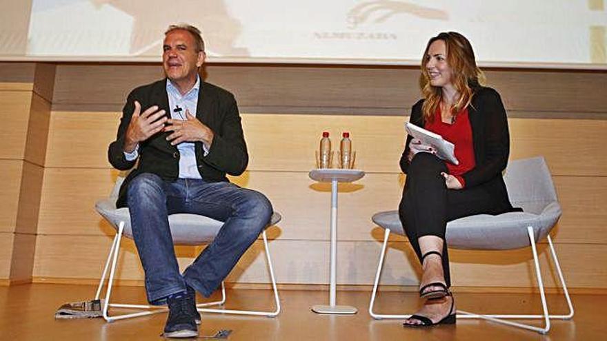 Leo Farache, junto a Lucía Galán, ayer en el Club INFORMACIÓN.