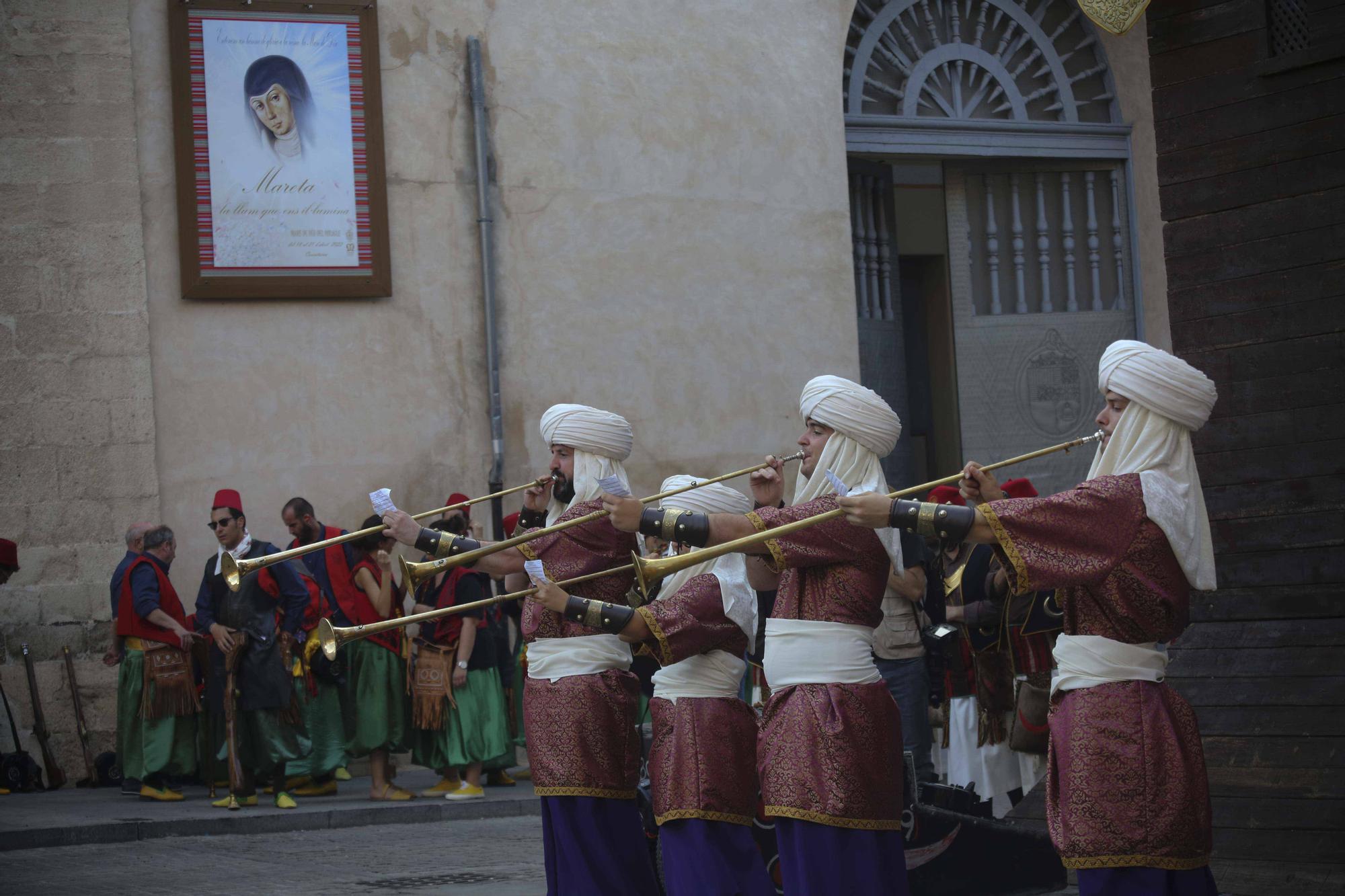 Cocentaina cierra con una masiva respuesta los Moros y Cristianos del reencuentro tras la pandemia