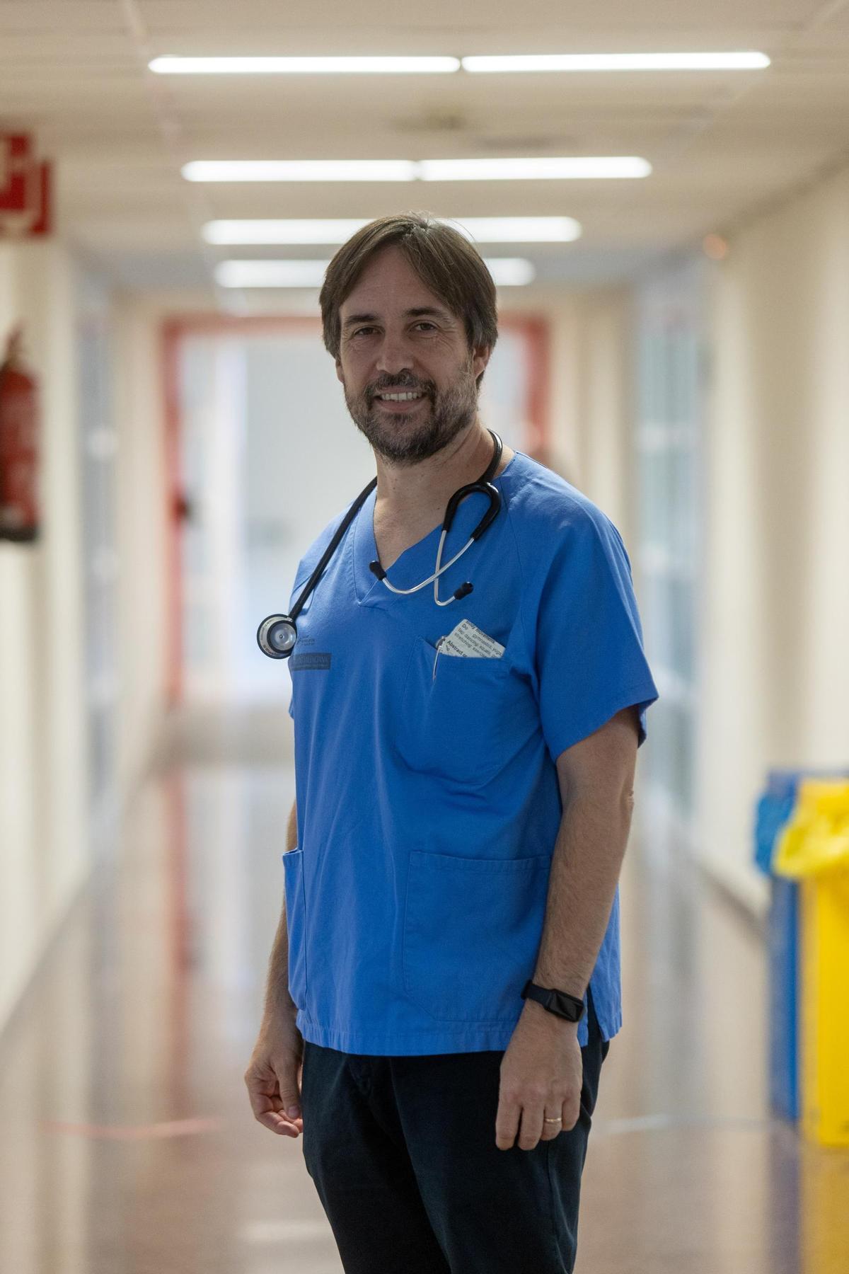 El doctor De Madaria, en el Hospital de Alicante