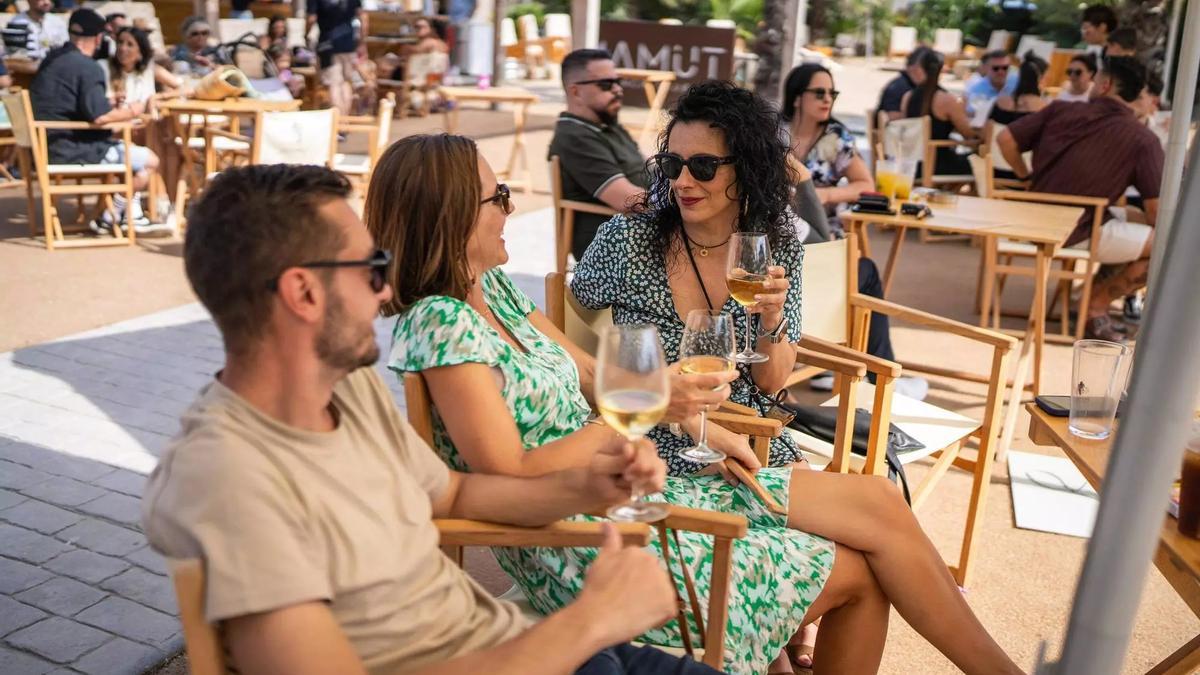 Ambient de vespreig al Mamut Beach Club de Viladecans