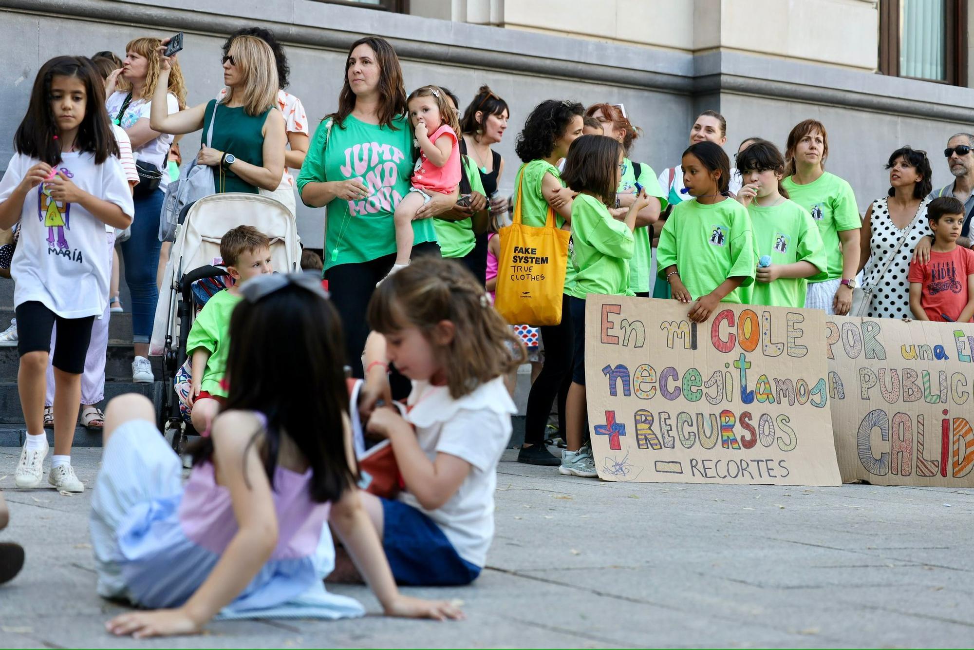 En imágenes | La 'marea verde' vuelve a las calles de Zaragoza contra los recortes en Educación