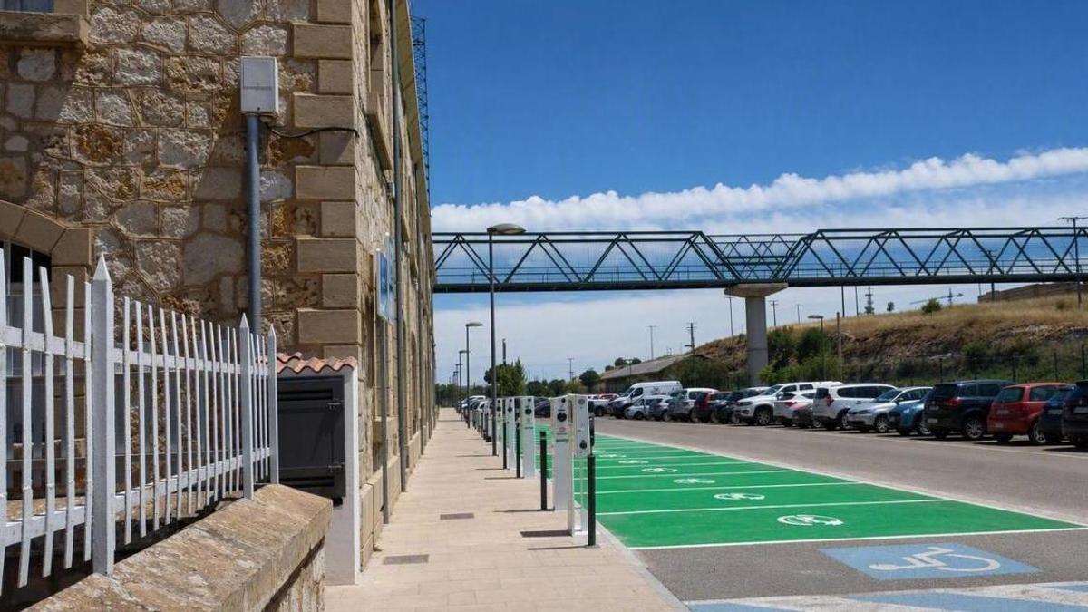 Puntos de recarga para vehículos eléctricos en la estación de tren de Zamora