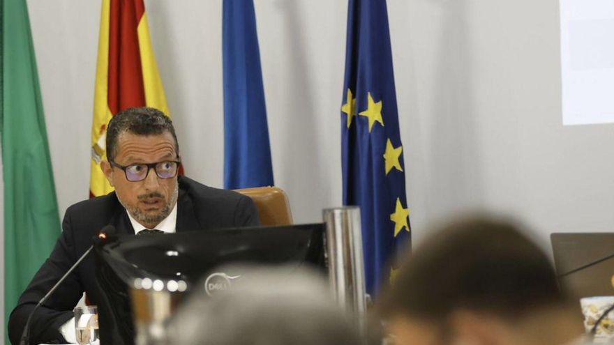 Eloy Alonso, Alcalde de Castrillón, en uno de los plenos de este año. | MIKI LÓPEZ