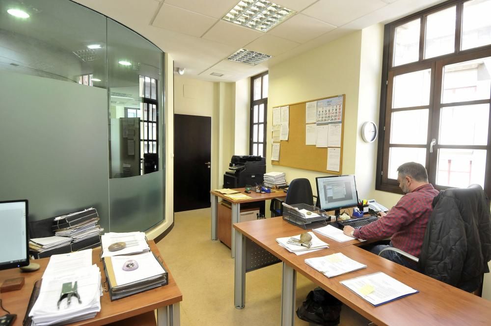 Trabajadores municipales instalados en "Casa Cuca".