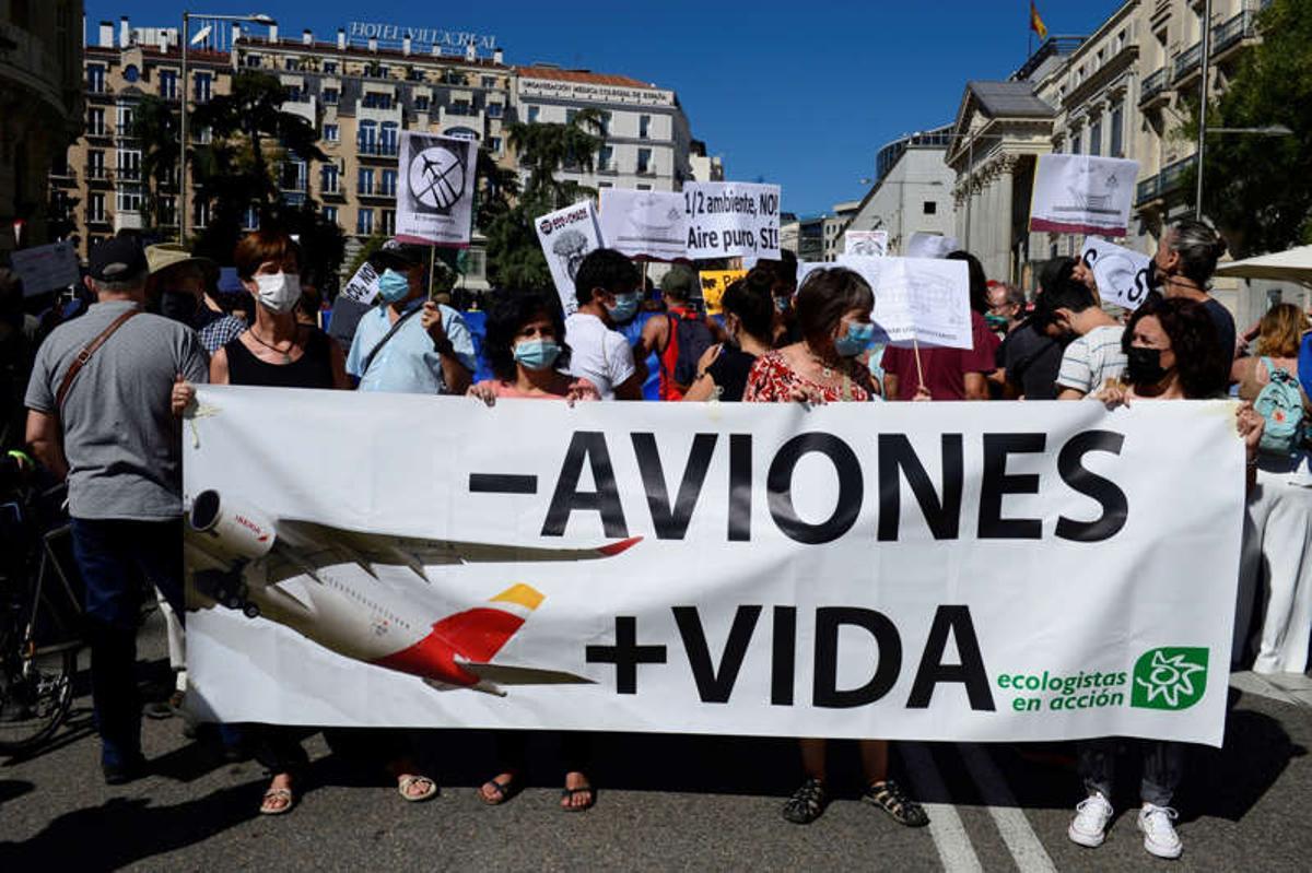 10.000 manifestantes en Barcelona contra la ampliación del aeropuerto