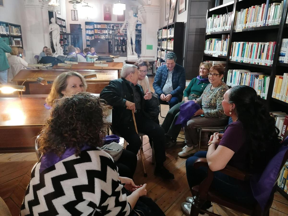 GALERÍA | Toro conmemora el Día de la Mujer con "Bibliotecas Humanas"