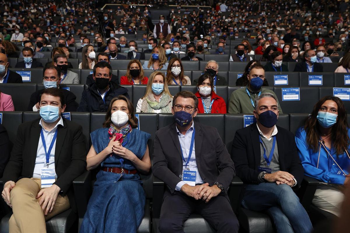 Alberto Núñez Feijóo, Cuca Gamarra, Alfonso Fernández Mañueco y Elías Bendodo, en el Congreso del PP de Sevilla.