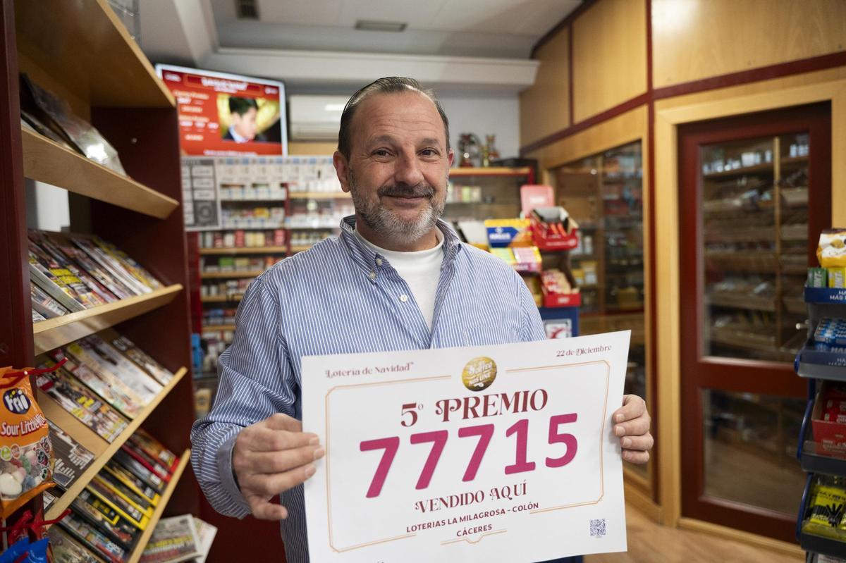 La emoción del sorteo de Lotería de Navidad en Cáceres, en imágenes