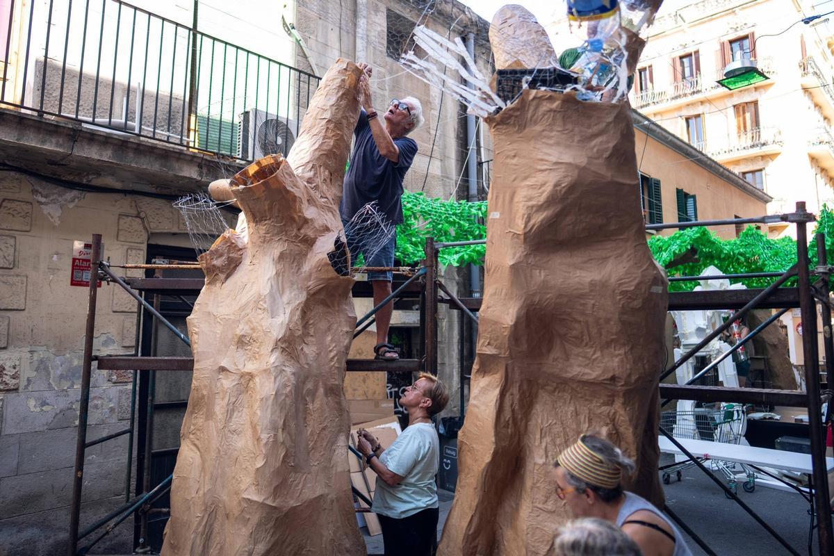 Gràcia prepara las calles para sus fiestas