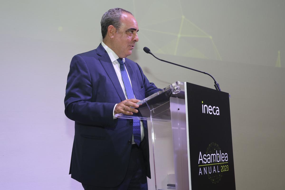 El presidente de Ineca, Nacho Amirola, durante la asamblea de la organización.