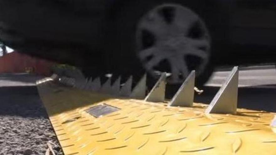 Un parking en Francia instala pinchos para castigar a conductores que circulan en sentido prohibido