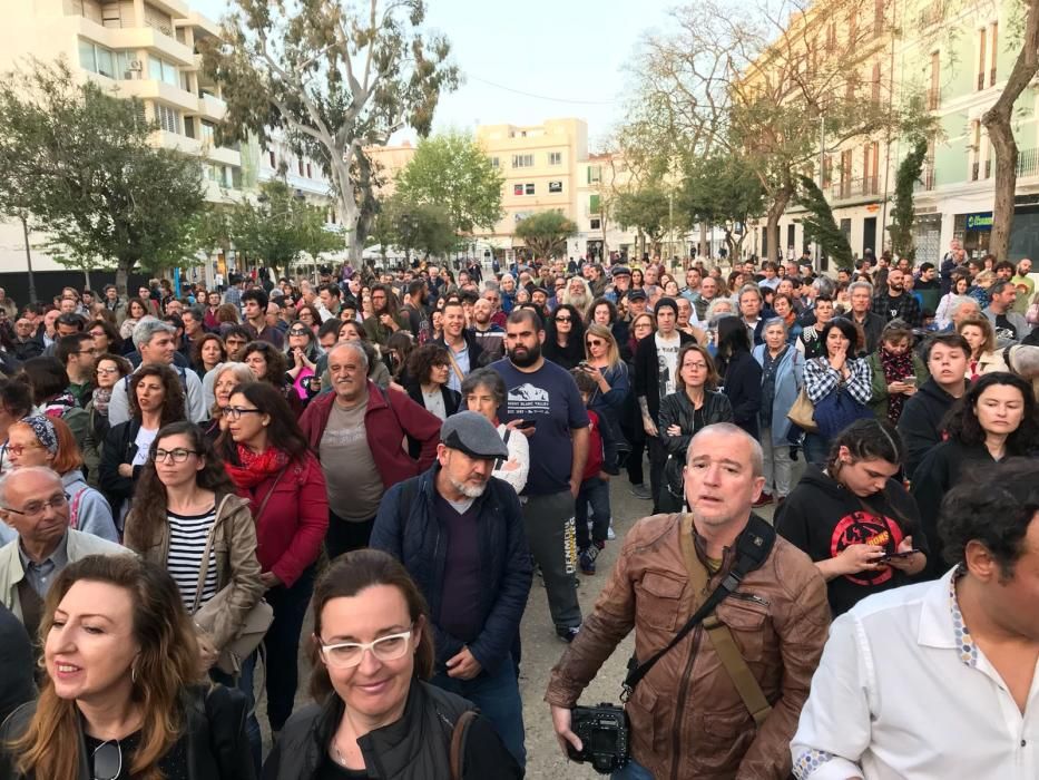 Medio millar de personas protestan contra el turismo "ilimitado e irrespetuoso" en Ibiza