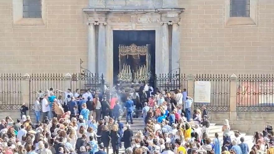 La patrona de Badajoz regresa a su ermita tras una novena histórica