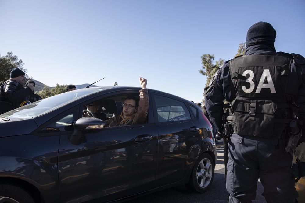 Una acció del Tsunami Democràtic talla l'AP-7 a la Jonquera